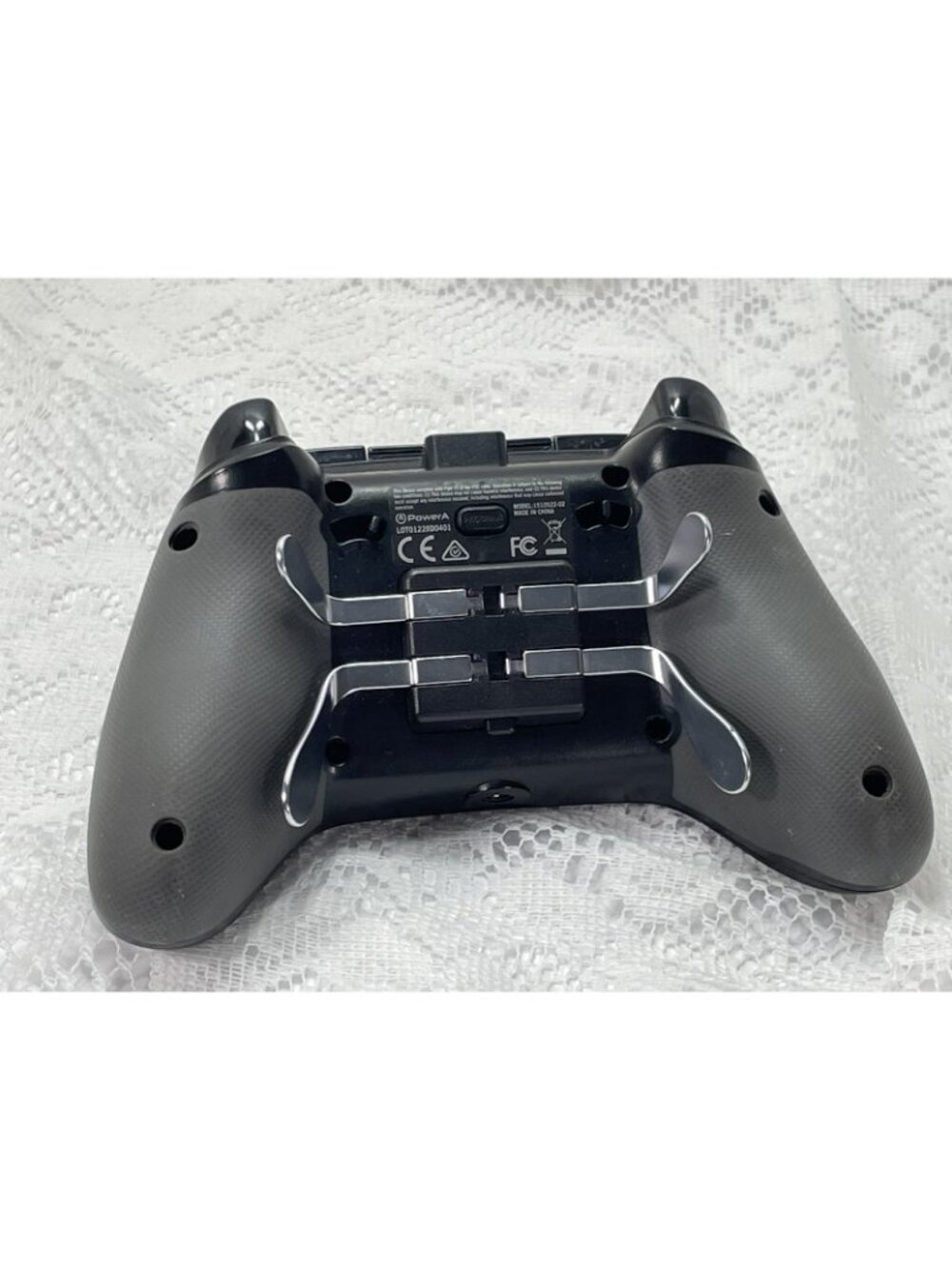 Power A Fusion Pro Wired Controller BLACK for Xbox One & Windows 10 Back Paddles - Picture 5 of 6
